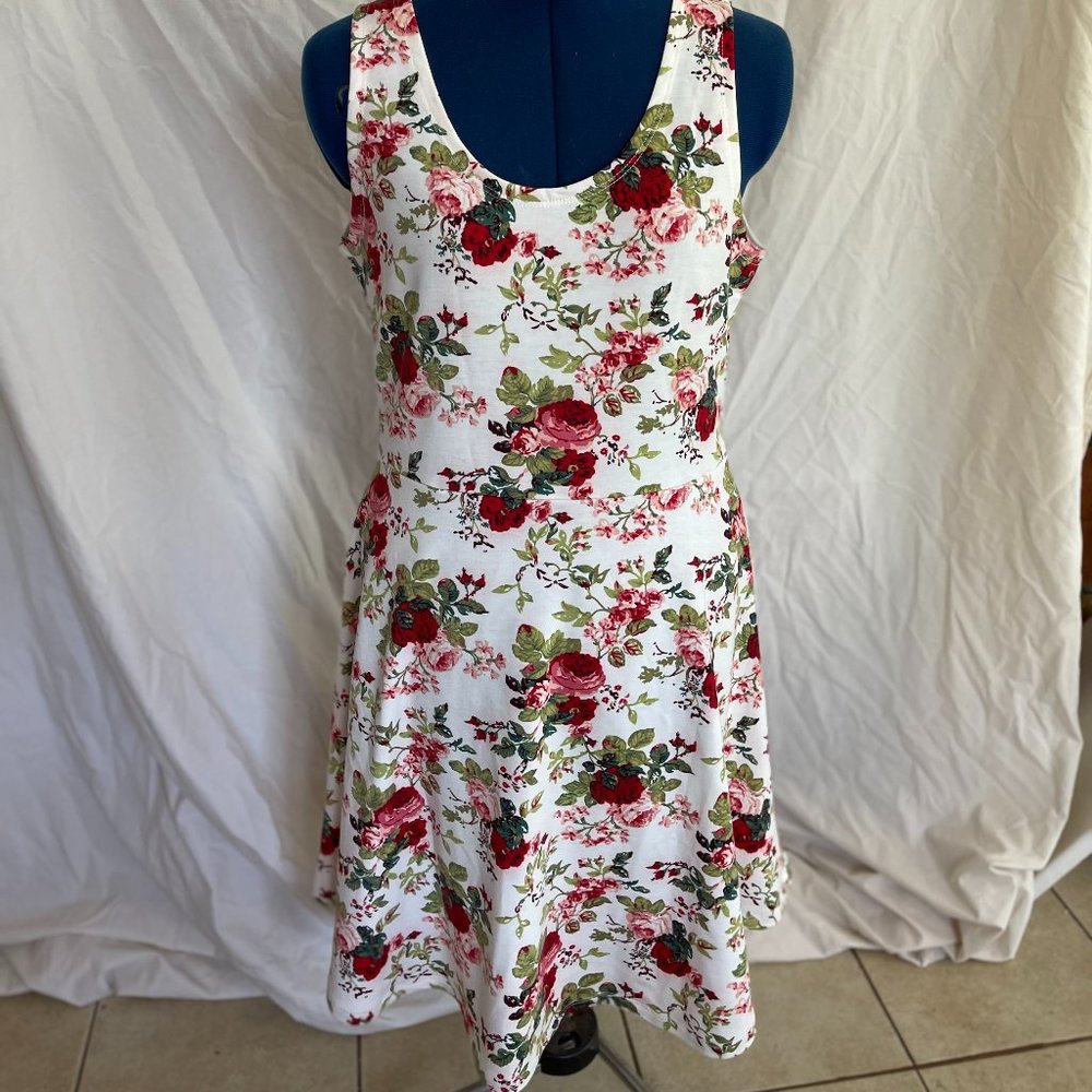 Tomsware White with Red Rose Knit Dress
